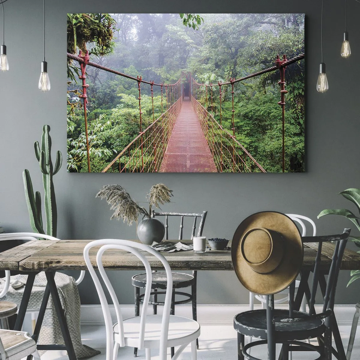 Impression sur toile - Image sur toile - Un pont suspendu dans une jungle tropicale entourée de brouillard - 120x80cm - Suspendu sur les couronnes - Décoration murale moderne pour le salon et la chambre ARTTOR
