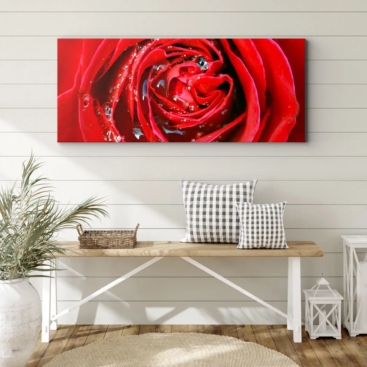 Impression sur toile - Image sur toile - Gros plan d'une rose rouge avec des gouttes d'eau sur les pétales - 140x50cm - Dans les gouttes de rosée - Décoration murale moderne pour le salon et la chambre ARTTOR