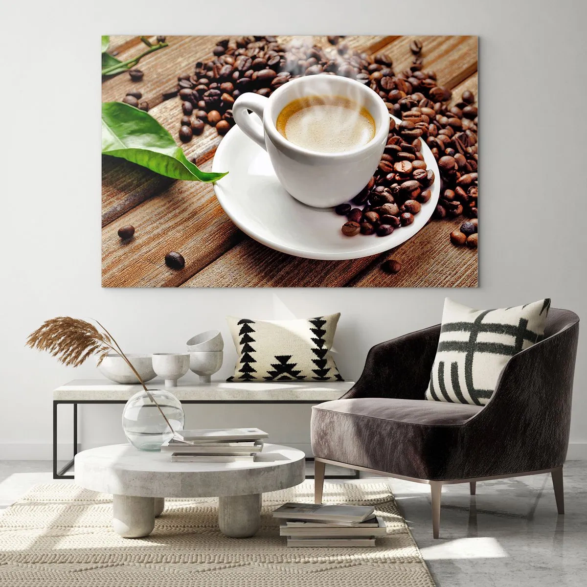 Impression sur verre - Image sur verre - Une tasse de café entourée de grains sur une table en bois - 100x70cm - Café sur un banc - Décoration murale moderne pour le salon et la chambre ARTTOR