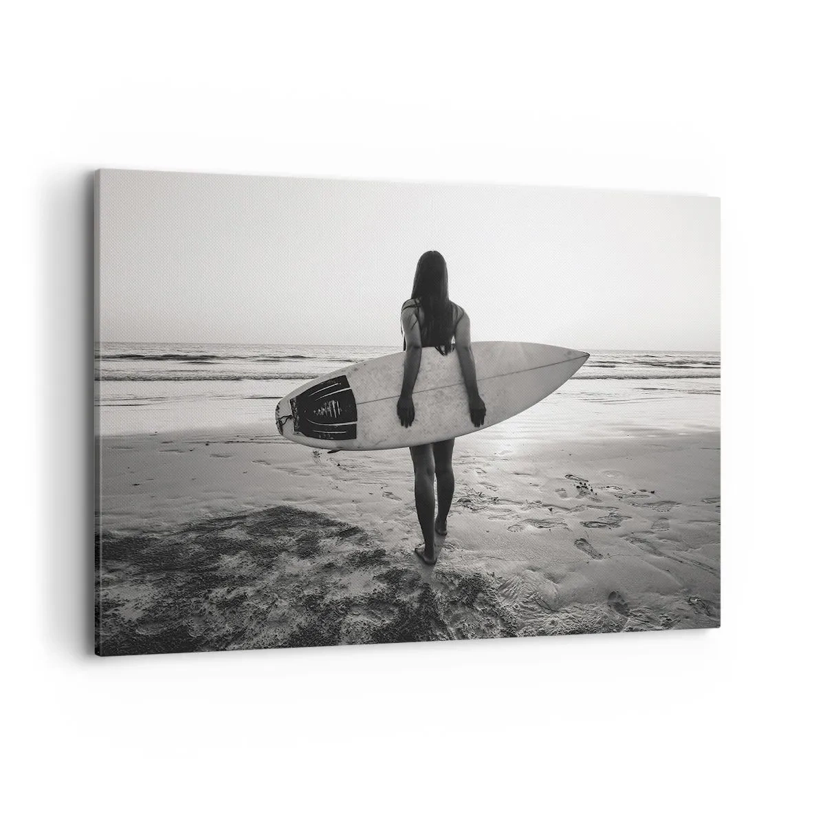 Impression sur toile - Image sur toile - Femme avec planche de surf sur la plage en noir et blanc - 120x80cm - Fille des vagues de la mer - Décoration murale moderne pour le salon et la chambre ARTTOR