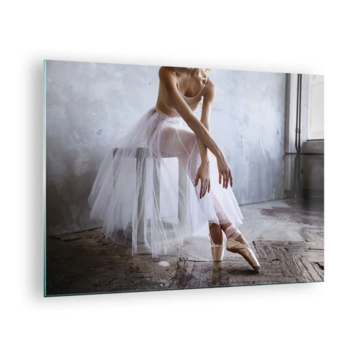 Impression sur verre - Image sur verre - Une ballerine en jupe de tulle se repose dans le hall - 70x50cm - Avant que les lumières de la rampe ne clignotent - Décoration murale moderne pour le salon et la chambre ARTTOR