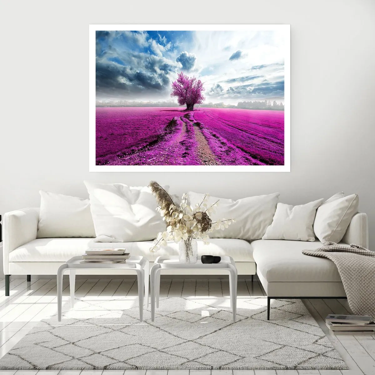 Affiche - Poster - Un arbre solitaire dans un champ dans une nuance de rose intense - 100x70cm - Lande - nature sauvage - Décoration murale moderne pour le salon et la chambre ARTTOR