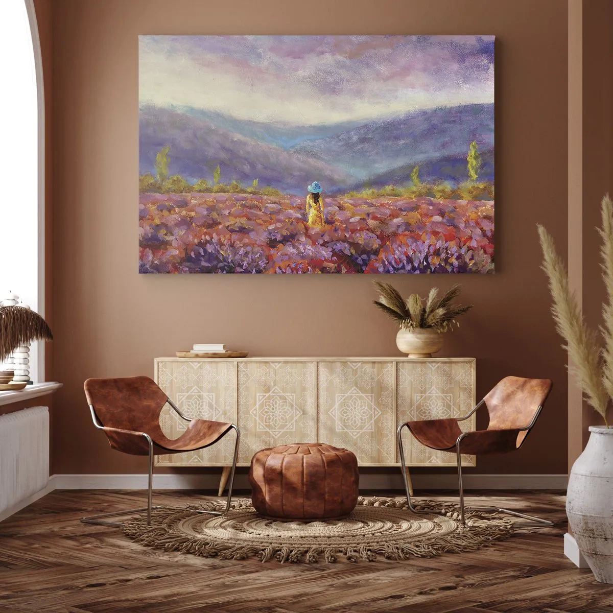 Impression sur toile - Image sur toile - Une femme portant un chapeau marchant dans un champ de lavande. - 70x50cm - Dans un monde lavande - Décoration murale moderne pour le salon et la chambre ARTTOR