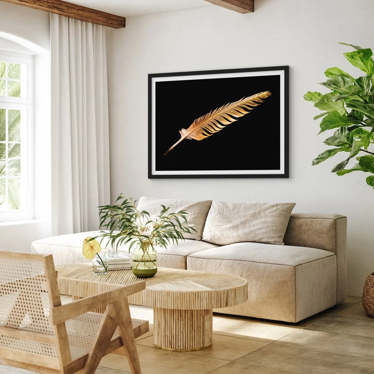 Affiche dans un cadre noir - Poster - Plume dorée sur fond noir - 70x50cm - Sans porte-plume - Décoration murale moderne pour le salon et la chambre ARTTOR
