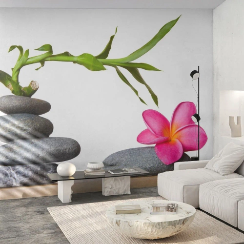 Papier Peint Photo Premium Sand - Bambou, pierres et fleur rose dans une composition harmonieuse - 100x70cm - Couleurs de la vie et de la durée - Décoration murale moderne pour le salon et la chambre ARTTOR