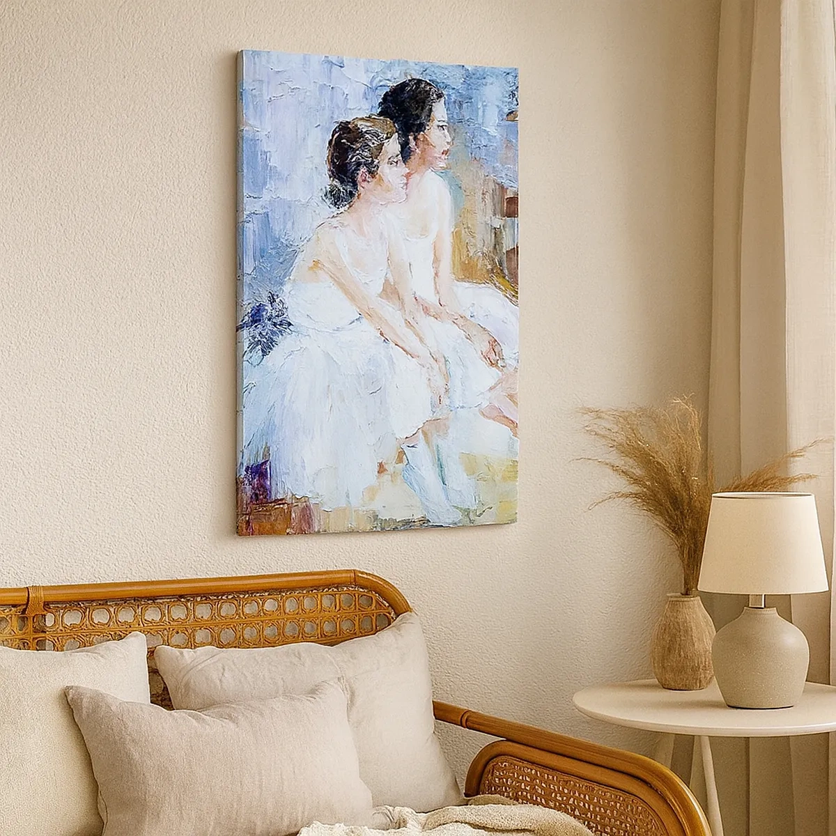 Impression sur toile - Image sur toile - Deux ballerines en tenue blanche se détendent sur un fond pastel. - 50x70cm - Reste de jeunes cygnes - Décoration murale moderne pour le salon et la chambre ARTTOR