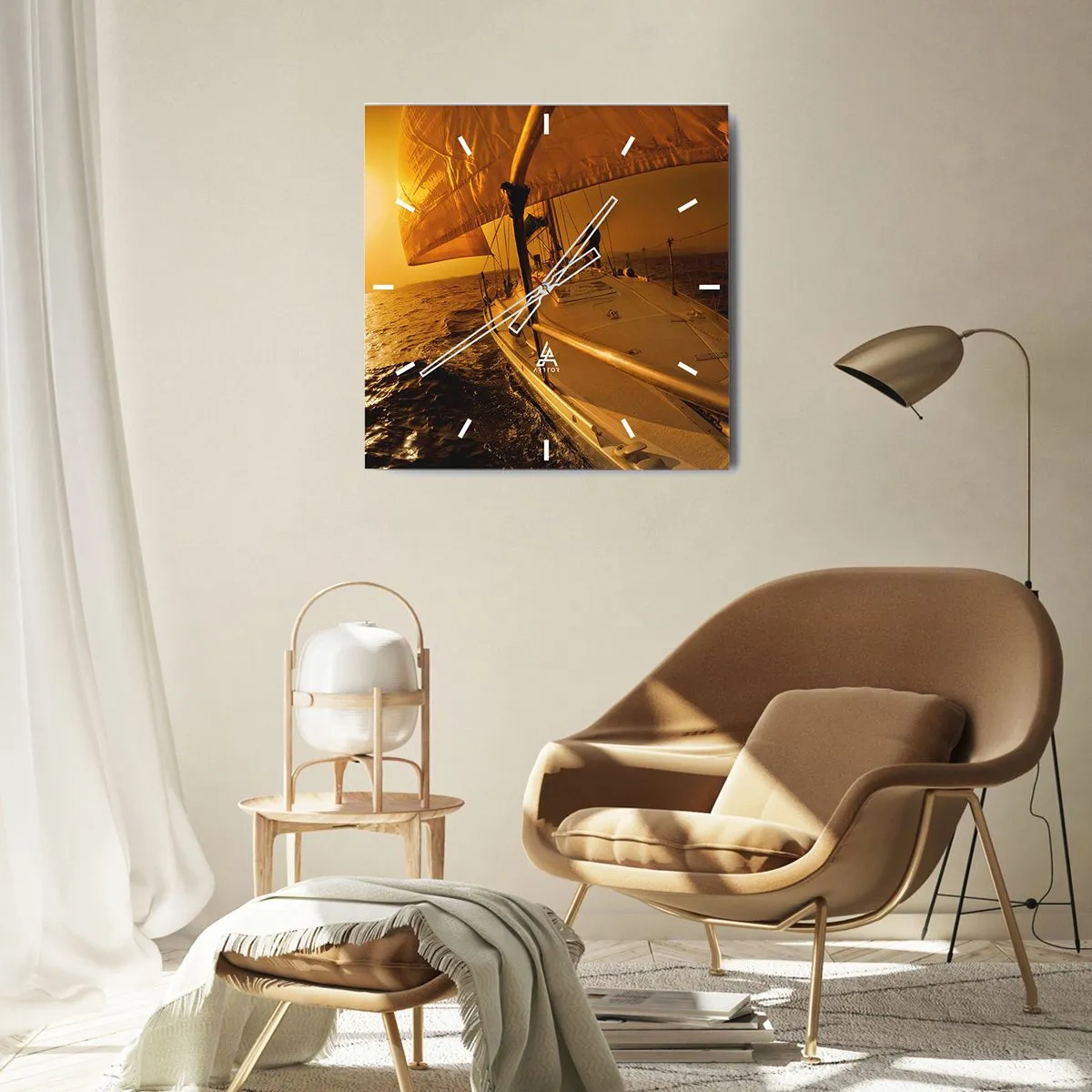 Horloge murale - Pendule murale - Voilier en mer au coucher du soleil, lueur dorée. - 30x30cm - Une soirée en por après une journée haute en couleurs - Décoration murale moderne pour le salon et la chambre ARTTOR