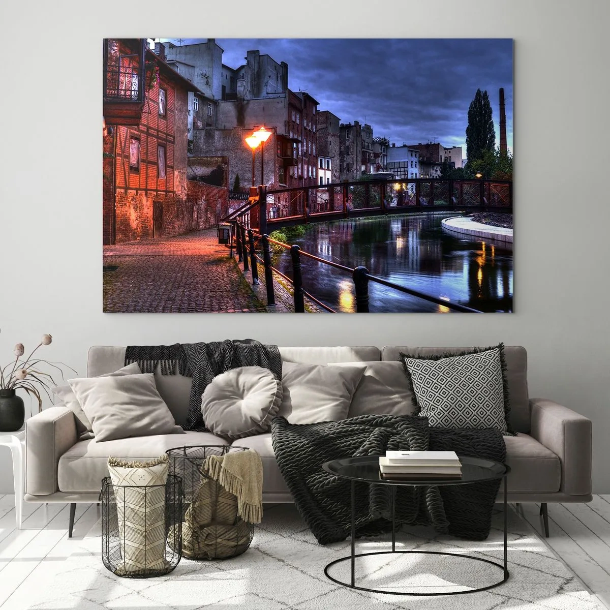 Impression sur verre - Image sur verre - Une charmante rue le long du canal avec un pont et un éclairage du soir - 120x80cm - Tu n'as pas connu ce Bydgoszcz - Décoration murale moderne pour le salon et la chambre ARTTOR