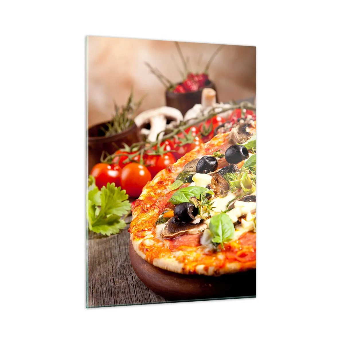 Impression sur verre - Image sur verre - Pizza aux olives, champignons et herbes fraîches sur une table en bois - 50x70cm - Des ingrédients telluriques - Décoration murale moderne pour le salon et la chambre ARTTOR