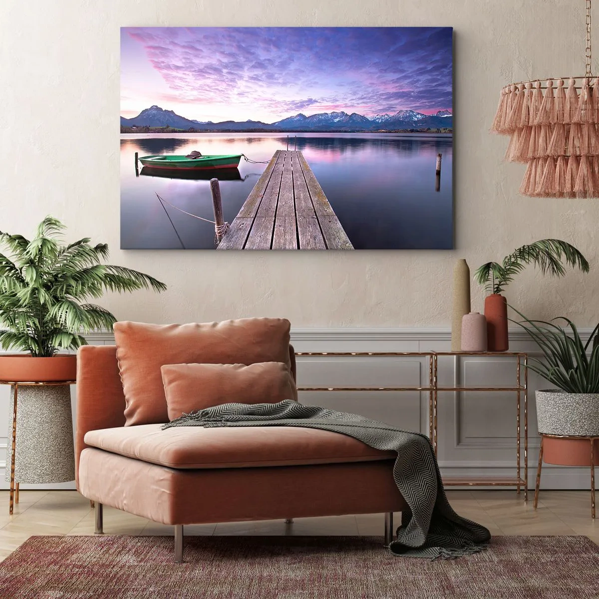 Impression sur toile - Image sur toile - Une jetée en bois avec un bateau sur un lac entouré de montagnes au coucher du soleil - 100x70cm - Silence amical - Décoration murale moderne pour le salon et la chambre ARTTOR