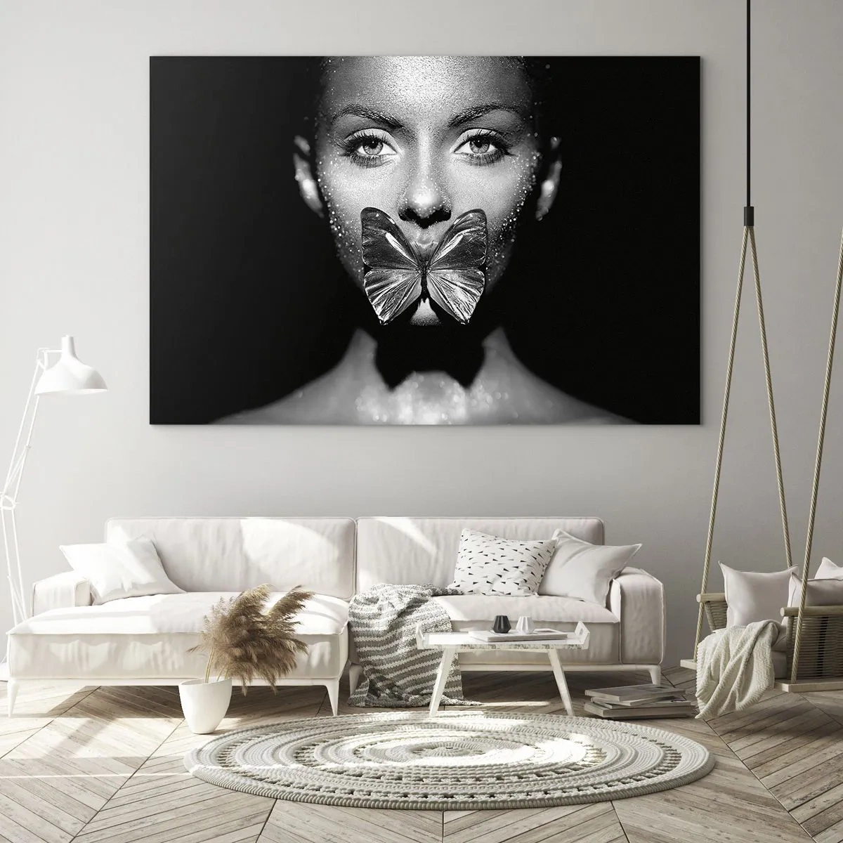 Impression sur verre - Image sur verre - Portrait d'une femme avec un papillon sur les lèvres en noir et blanc - 70x50cm - Baiser papillon - Décoration murale moderne pour le salon et la chambre ARTTOR