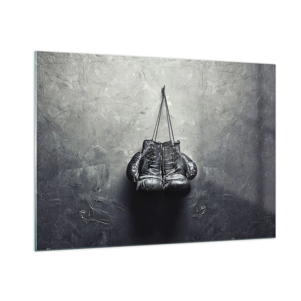 Impression sur verre - Image sur verre - Gants de boxe noirs accrochés au mur - 100x70cm - Un temps pour se battre et un temps pour la paix - Décoration murale moderne pour le salon et la chambre ARTTOR