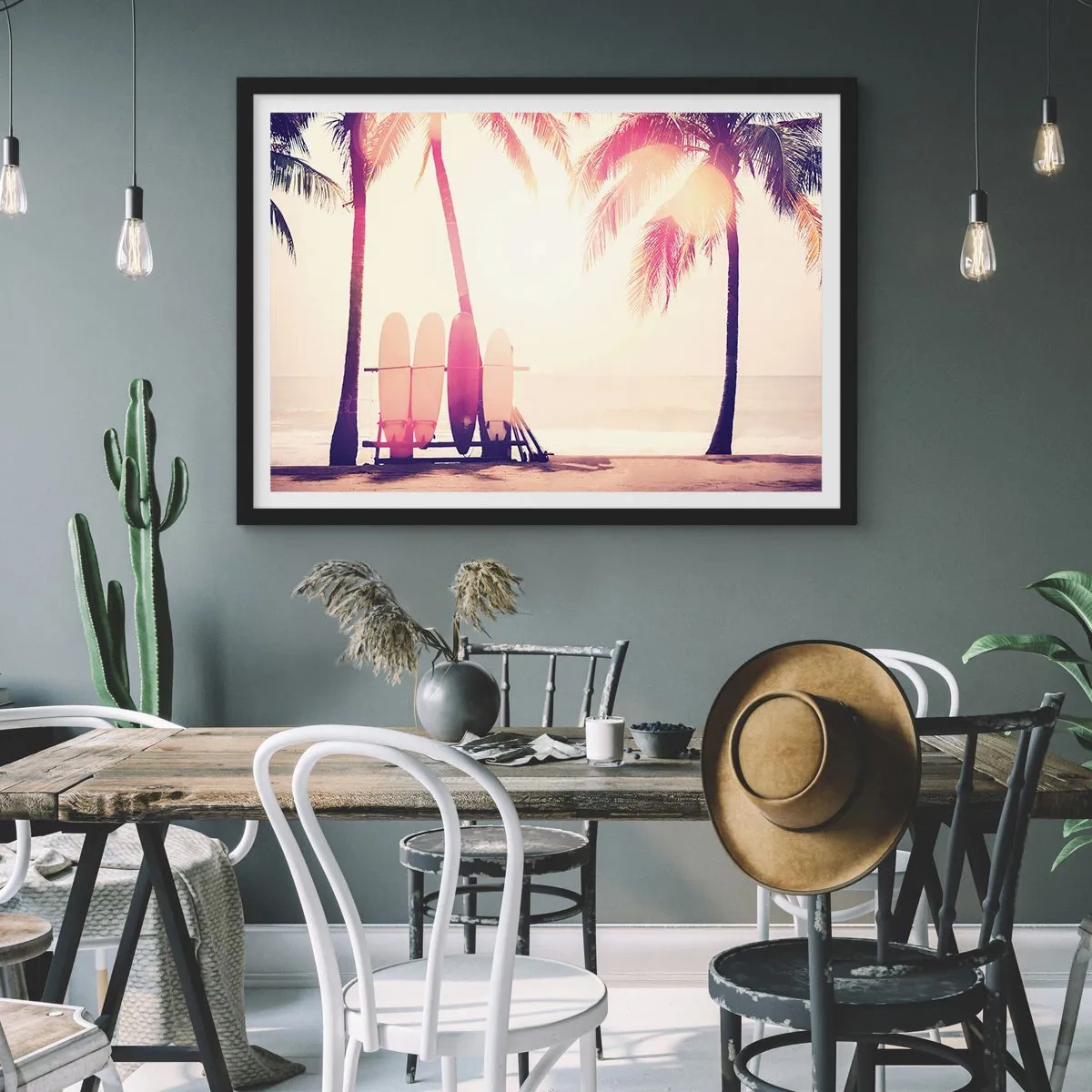Affiche dans un cadre noir - Poster - Palmiers et planches de surf sur la plage au soleil - 70x50cm - Ca va être une journée magnifique - Décoration murale moderne pour le salon et la chambre ARTTOR