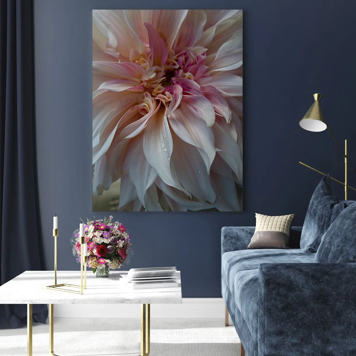 Impression sur verre - Image sur verre - Gros plan de délicats pétales de fleurs roses avec des gouttes d'eau - 70x100cm - Fraîcheur fleurissante - Décoration murale moderne pour le salon et la chambre ARTTOR