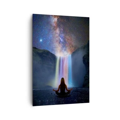 Impression sur toile - Image sur toile - Méditation devant une cascade parmi les étoiles - 70x100cm - Harmonie absolue - Décoration murale moderne pour le salon et la chambre ARTTOR