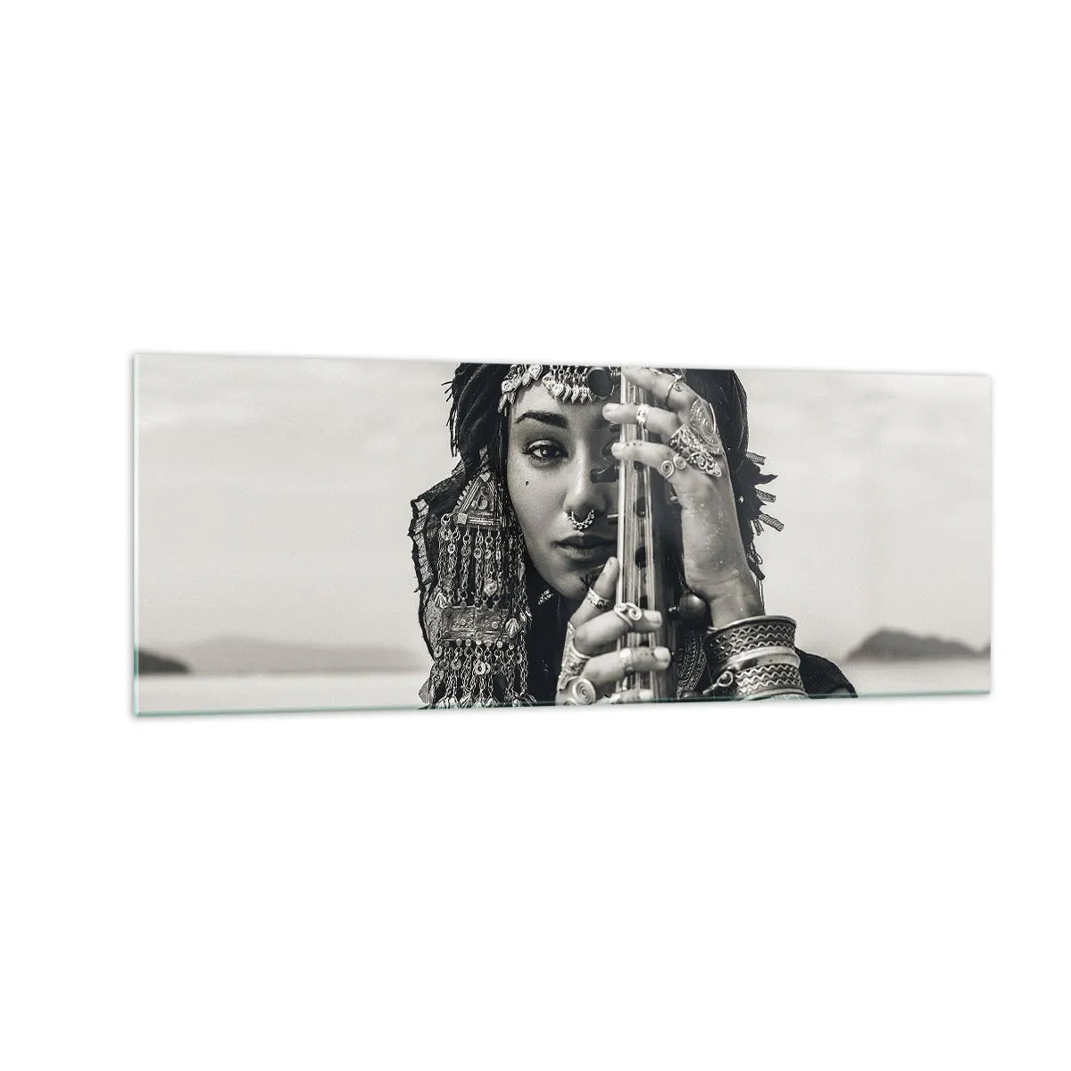 Impression sur verre - Image sur verre - Portrait d'une femme en bijoux ethniques tenant un instrument à la main - 140x50cm - Musique de l'Orient elle-même - Décoration murale moderne pour le salon et la chambre ARTTOR