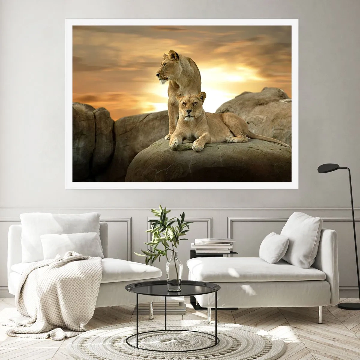 Affiche - Poster - Deux lionnes se reposant sur un rocher au coucher du soleil - 100x70cm - Majesté royale - Décoration murale moderne pour le salon et la chambre ARTTOR