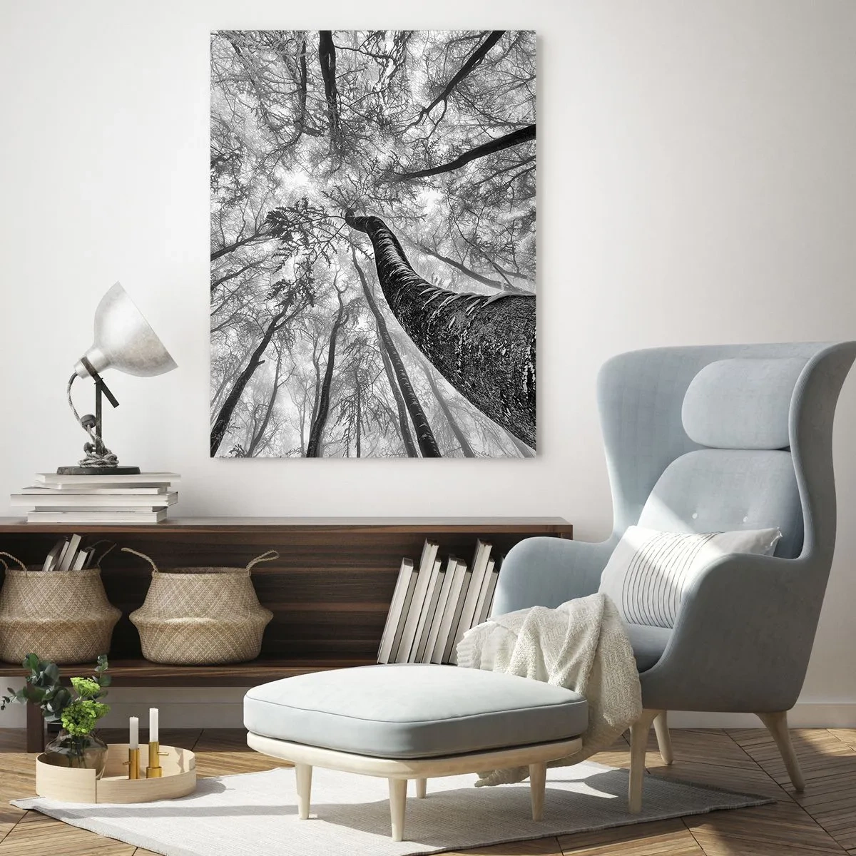 Impression sur verre - Image sur verre - Perspective d'arbres dans une forêt vue d'en bas en nuances de gris - 80x120cm - Course vers la lumière - Décoration murale moderne pour le salon et la chambre ARTTOR