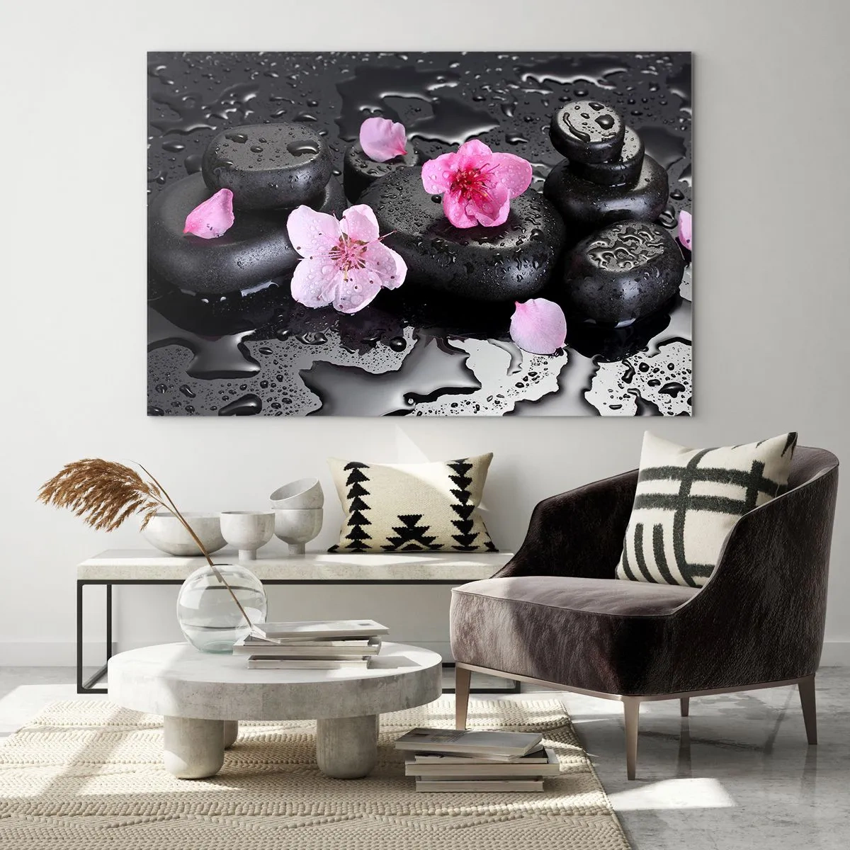 Impression sur verre - Image sur verre - Pierres de spa avec des fleurs sur un fond humide - 100x70cm - Et le cœur s'allège soudainement - Décoration murale moderne pour le salon et la chambre ARTTOR
