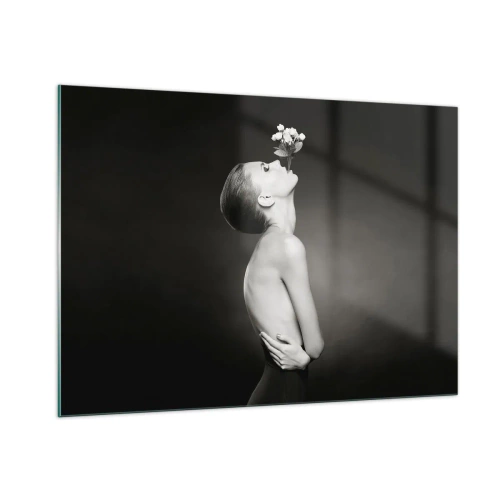 Impression sur verre - Image sur verre - Une femme avec une fleur dans la bouche dans un portrait en noir et blanc - 100x70cm - Elégance excentrique - Décoration murale moderne pour le salon et la chambre ARTTOR