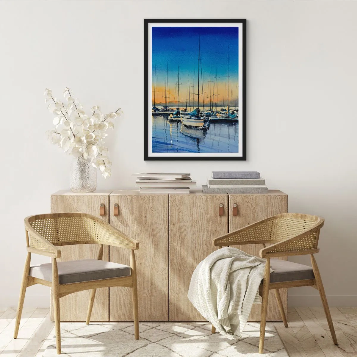 Affiche dans un cadre noir - Poster - Une scène picturale de voiliers dans un port au coucher du soleil - 50x70cm - Fin d'une belle journée - Décoration murale moderne pour le salon et la chambre ARTTOR
