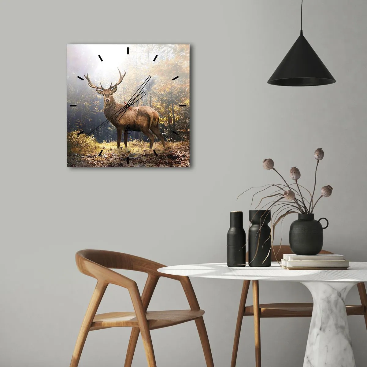 Horloge murale - Pendule murale - Cerf dans la forêt d'automne avec les rayons du soleil - 30x30cm - Toute sa majesté - Décoration murale moderne pour le salon et la chambre ARTTOR