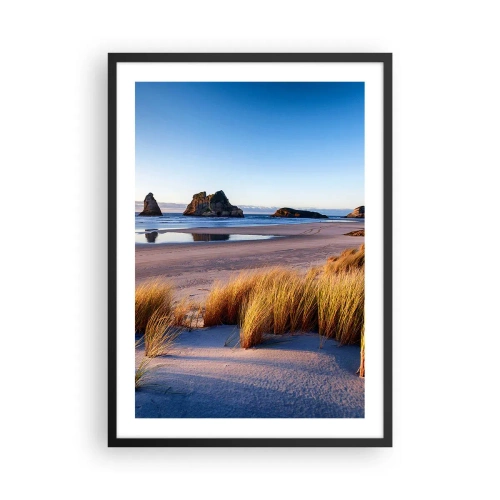 Affiche dans un cadre noir - Poster - Une plage pittoresque avec des herbes et des rochers sur fond d'océan calme - 50x70cm - Pour les chercheurs de paix - Décoration murale moderne pour le salon et la chambre ARTTOR