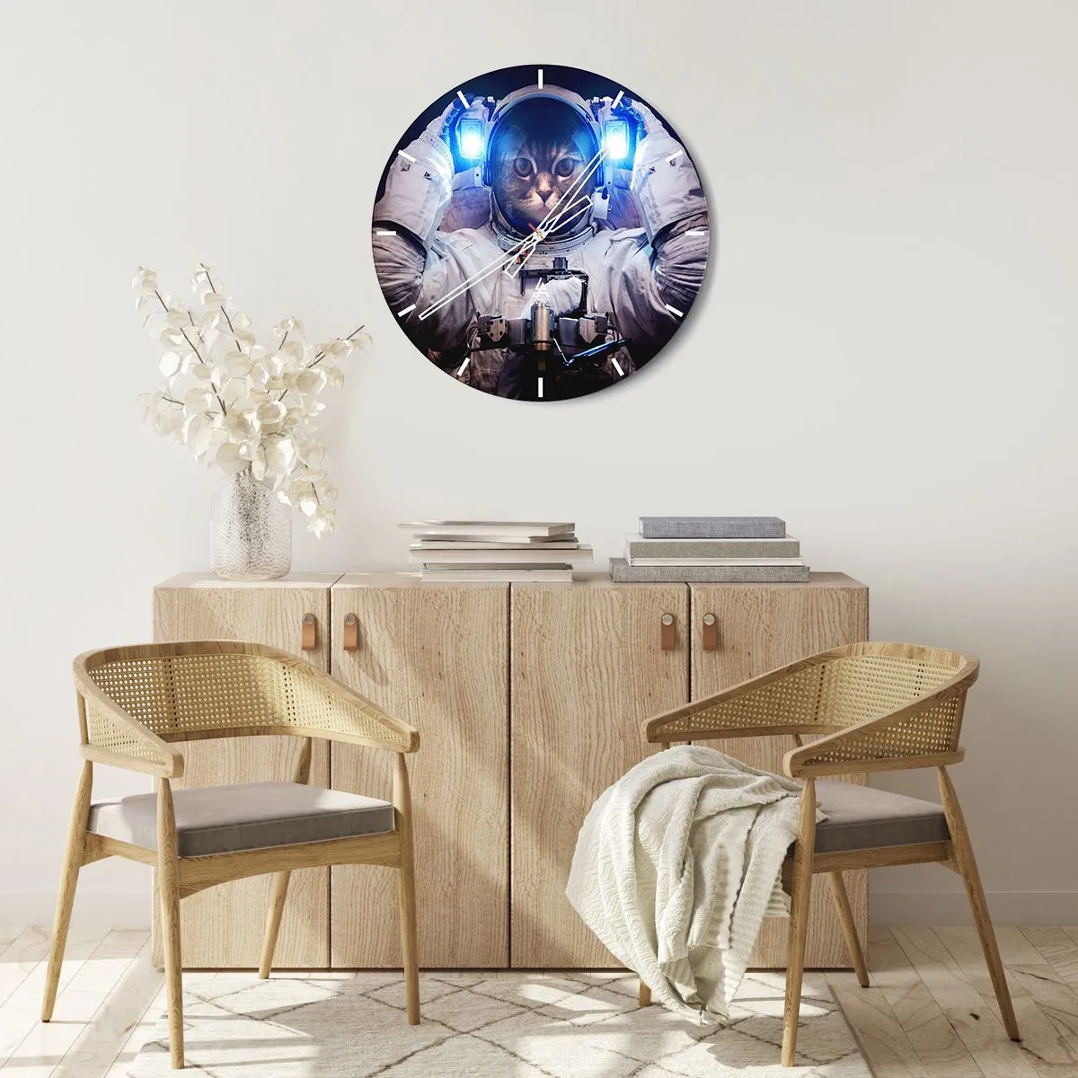 Horloge murale - Pendule murale - Un chat dans une combinaison d'astronaute avec une lumière bleue en arrière-plan. - 30x30cm - Houston, vous avez un problème - Décoration murale moderne pour le salon, la cuisine et la chambre ARTTOR