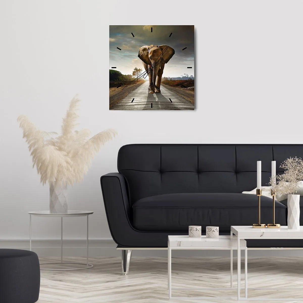 Horloge murale - Pendule murale - Un éléphant marchant le long d'une route à travers un paysage au coucher du soleil - 30x30cm - Et pas du tout en porcelaine - Décoration murale moderne pour le salon et la chambre ARTTOR