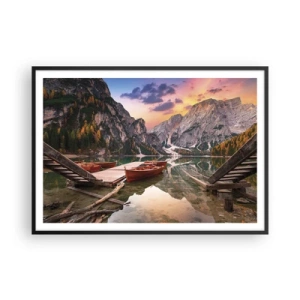 Affiche dans un cadre noir - Poster - Lac de montagne avec bateaux au coucher du soleil - 100x70cm - Promesse du jour - Décoration murale moderne pour le salon et la chambre ARTTOR