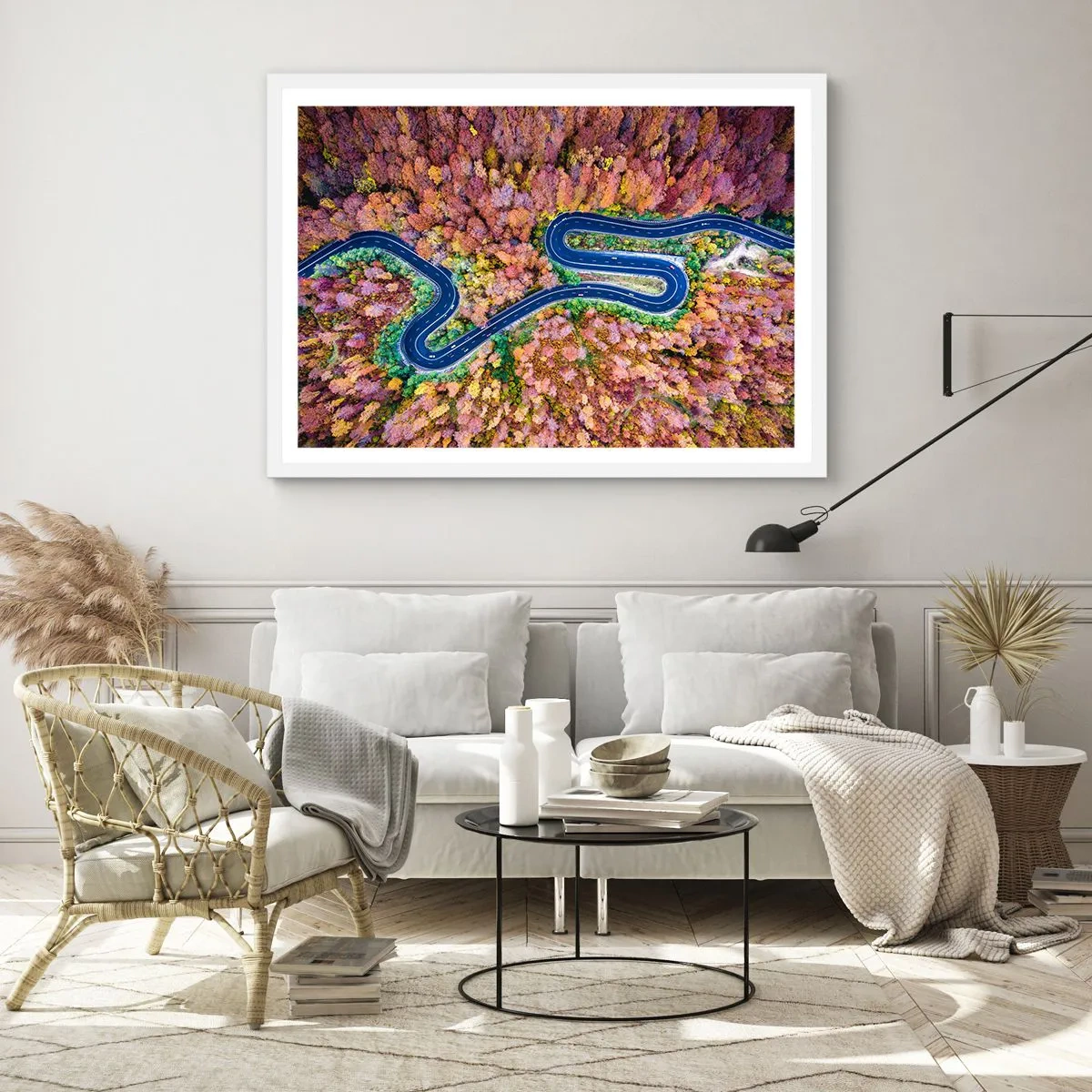 Affiche dans un cadre blanc - Poster - Route sinueuse à travers la forêt - 70x50 cm