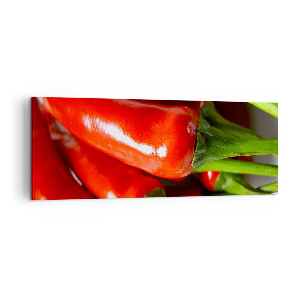 Impression sur toile - Image sur toile - Gros plan de piments rouges avec des tiges vertes - 140x50cm - Juteux, brillant, lisse - Décoration murale moderne pour le salon et la chambre ARTTOR