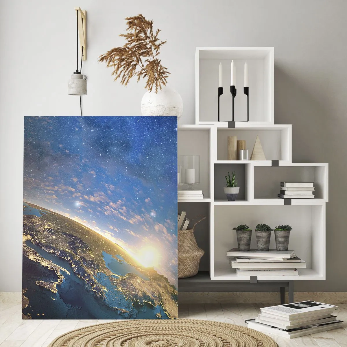 Impression sur verre - Image sur verre - Une vue de la Terre depuis l'espace avec le lever du soleil visible - 50x70cm - Regardons-nous de loin - Décoration murale moderne pour le salon et la chambre ARTTOR