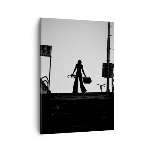 Impression sur toile - Image sur toile - Une figure de femme dans les escaliers en noir et blanc avec une atmosphère dynamique - 50x70cm - Pèlerinage urbain - Décoration murale moderne pour le salon et la chambre ARTTOR