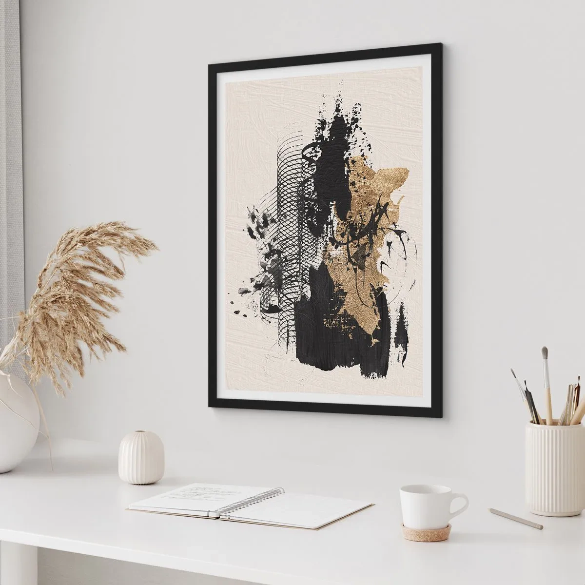 Affiche dans un cadre noir - Poster - Composition abstraite dans les tons de noir et d'or - 50x70cm - Composer avec passion - Décoration murale moderne pour le salon et la chambre ARTTOR
