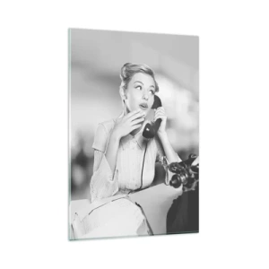 Impression sur verre - Image sur verre - Une femme parlant au téléphone devant une machine à écrire - 80x120cm - Hello! Ici les années 50 - Décoration murale moderne pour le salon et la chambre ARTTOR