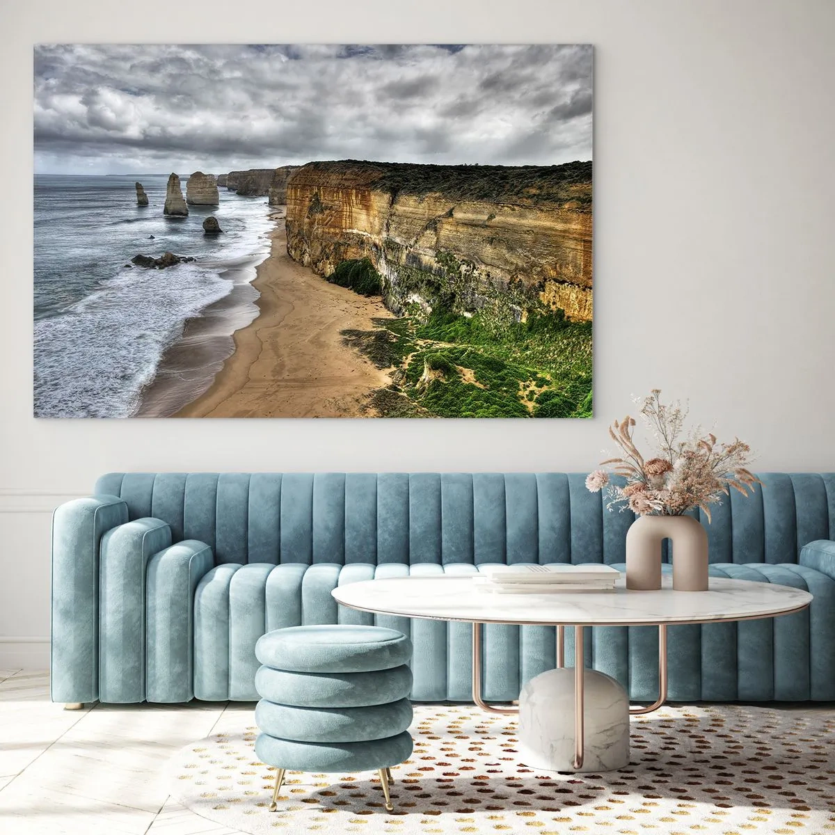 Impression sur verre - Image sur verre - Falaises surplombant l'océan et la plage sous un ciel nuageux - 120x80cm - Beauté brute - Décoration murale moderne pour le salon et la chambre ARTTOR