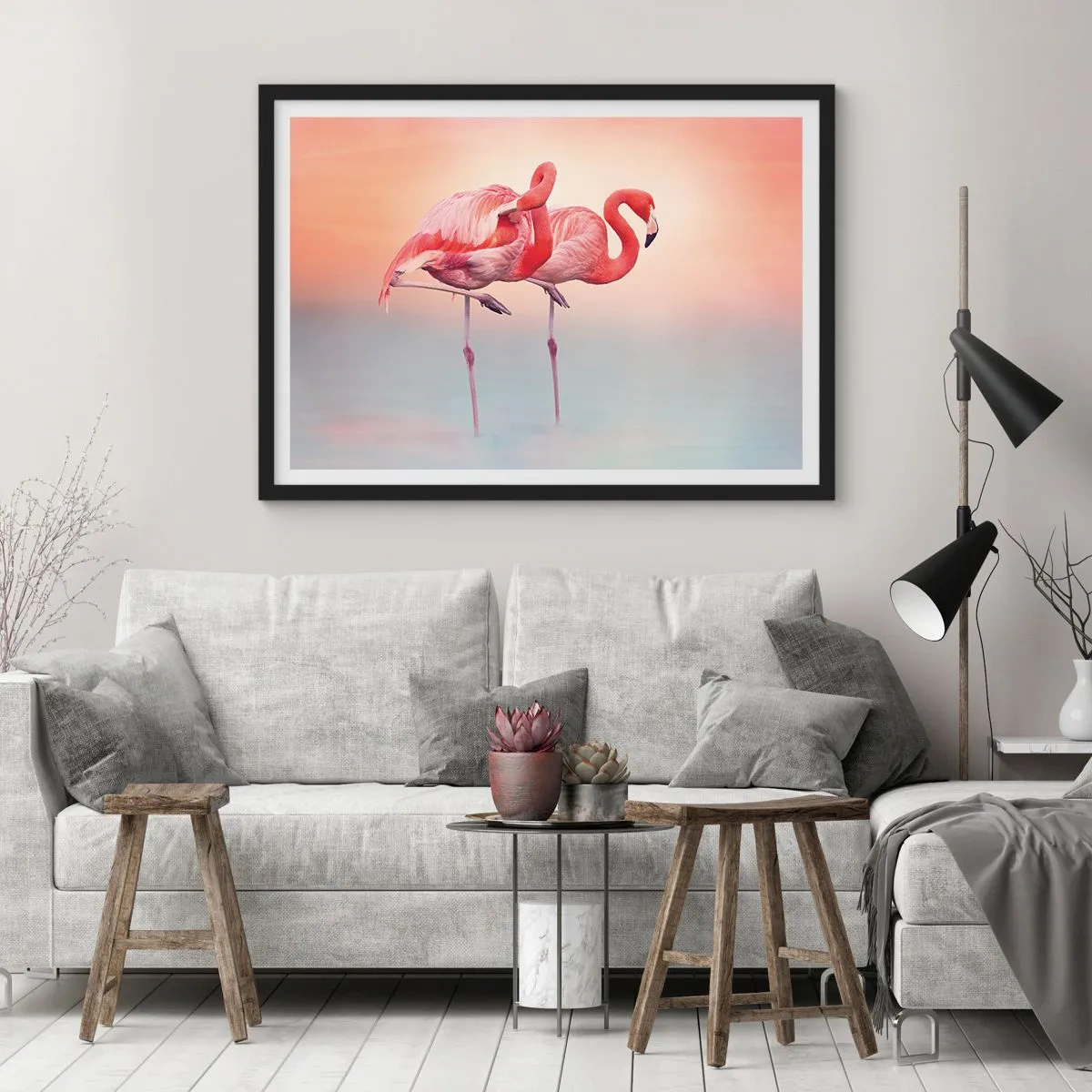 Affiche dans un cadre noir - Poster - Flamants roses aux couleurs pastel délicates sur fond d'eau - 100x70cm - Dans les couleurs du soleil couchant - Décoration murale moderne pour le salon et la chambre ARTTOR
