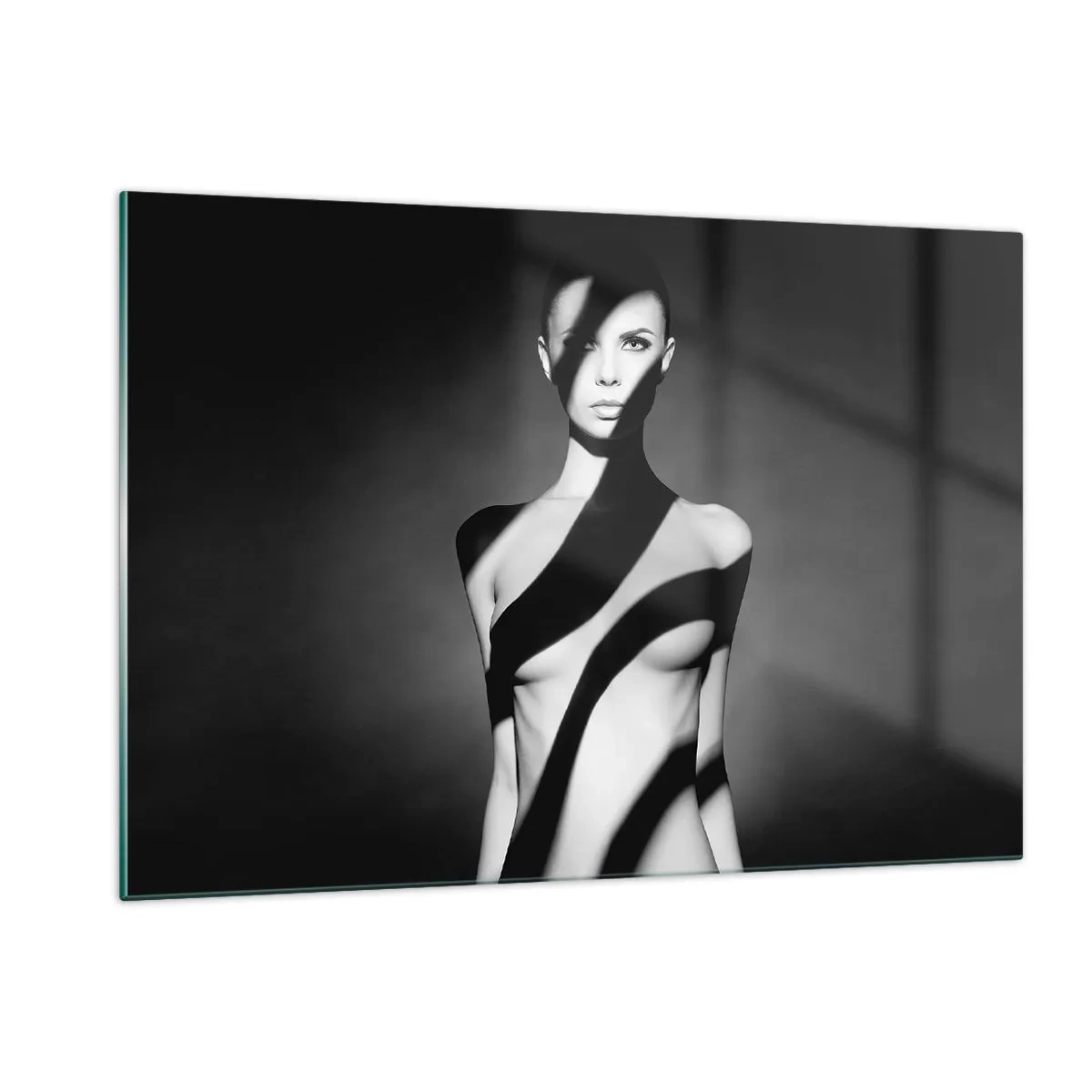 Impression sur verre - Image sur verre - Portrait noir et blanc d'une femme avec des ombres saisissantes - 120x80cm - Dans la brillance et l'ombre - Décoration murale moderne pour le salon et la chambre ARTTOR