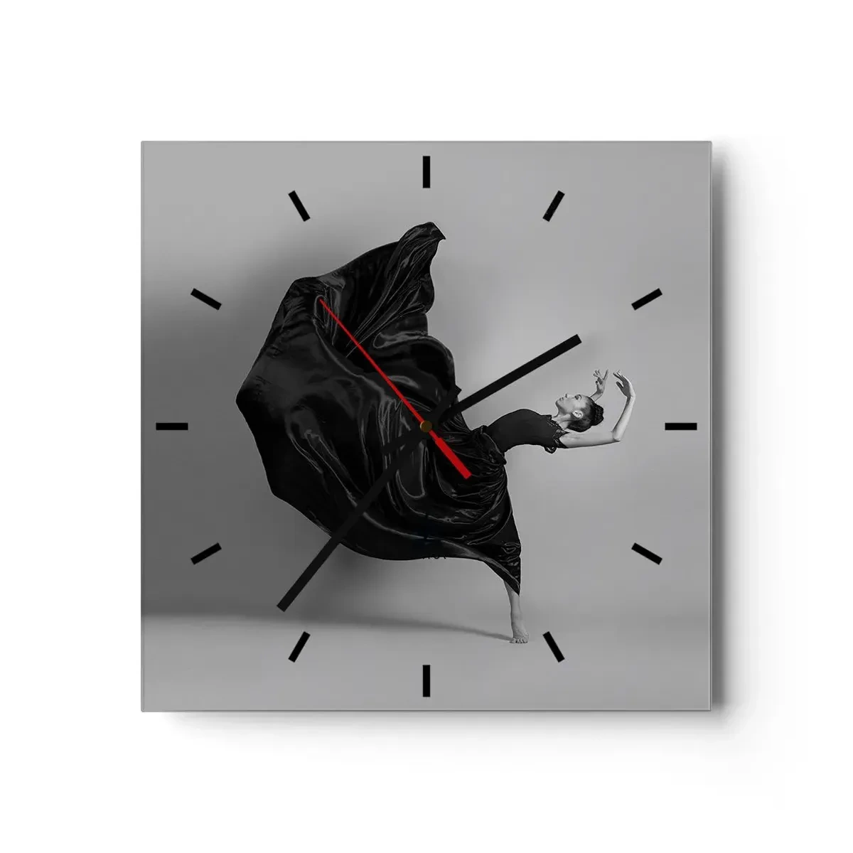 Horloge murale - Pendule murale - Une danseuse élégante en robe noire en mouvement - 30x30cm - Musique ailées - Décoration murale moderne pour le salon et la chambre ARTTOR
