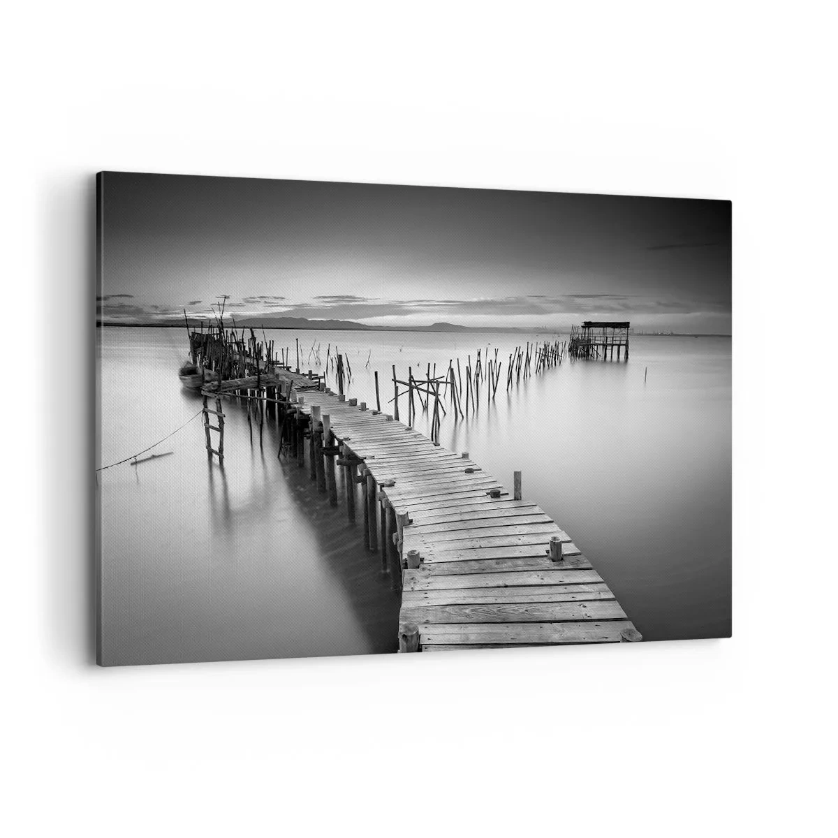 Impression sur toile - Image sur toile - Une jetée en bois sur un lac calme dans des tons de gris - 120x80cm - La paix d'un rivage oublié - Décoration murale moderne pour le salon et la chambre ARTTOR