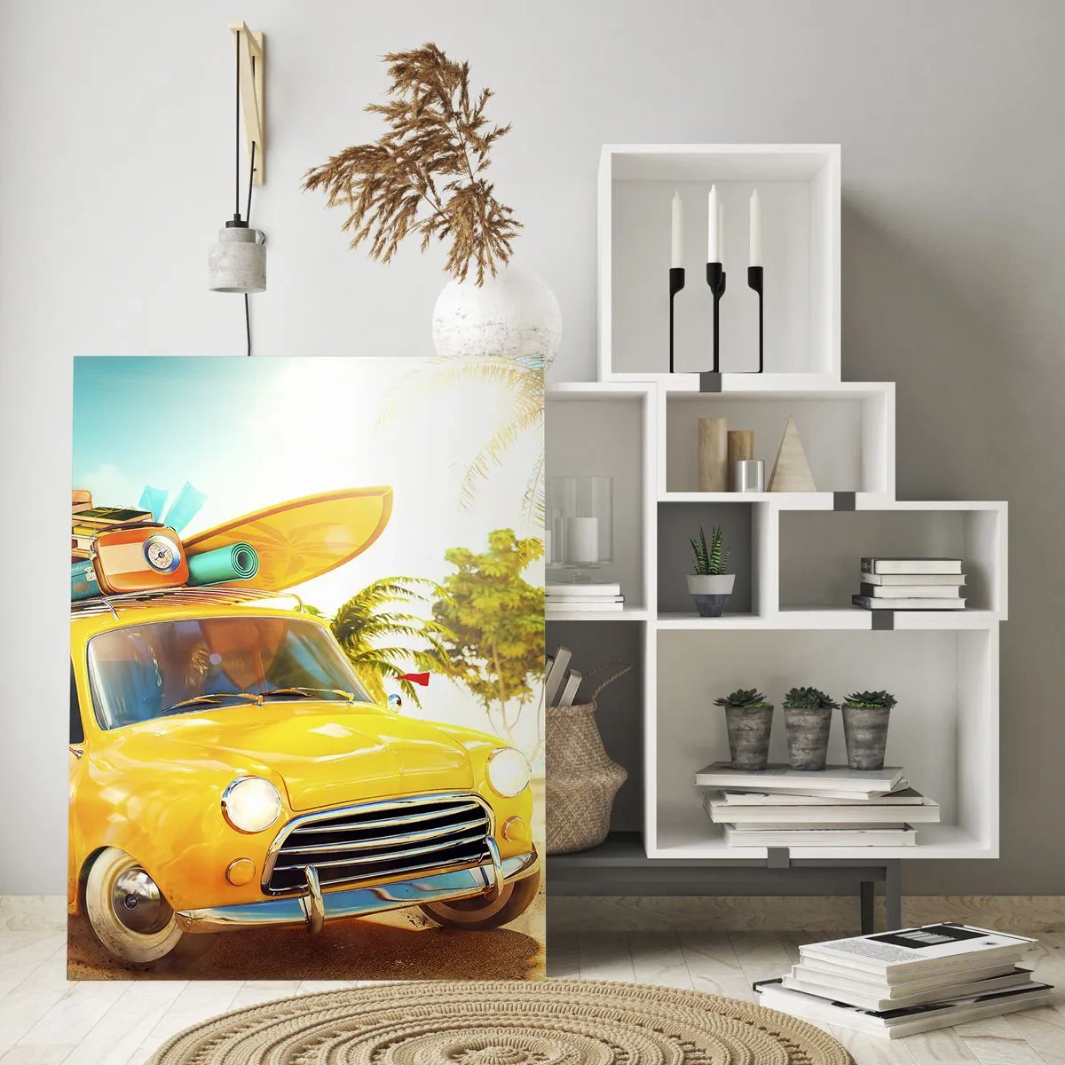 Impression sur verre - Image sur verre - Une voiture jaune avec des bagages sur le toit sur une plage tropicale. - 50x70cm - Un voyage pour plus d'un sourire - Décoration murale moderne pour le salon et la chambre ARTTOR
