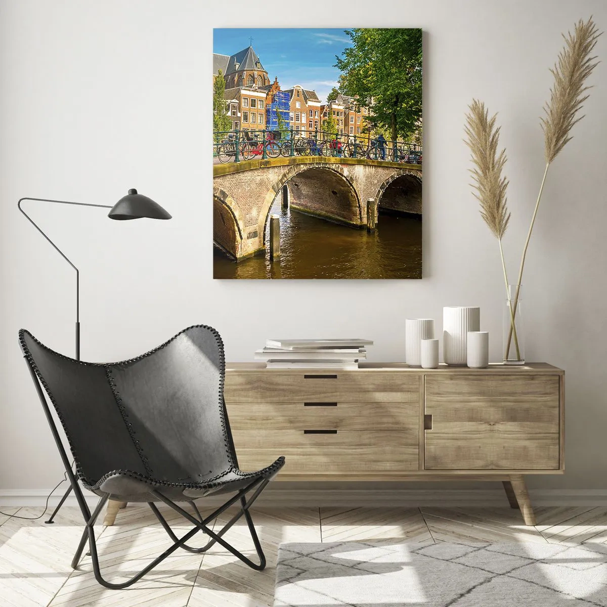 Impression sur verre - Image sur verre - Un pont sur un canal entouré d'architecture historique et de verdure - 50x70cm - Le printemps sur le canal - Décoration murale moderne pour le salon et la chambre ARTTOR