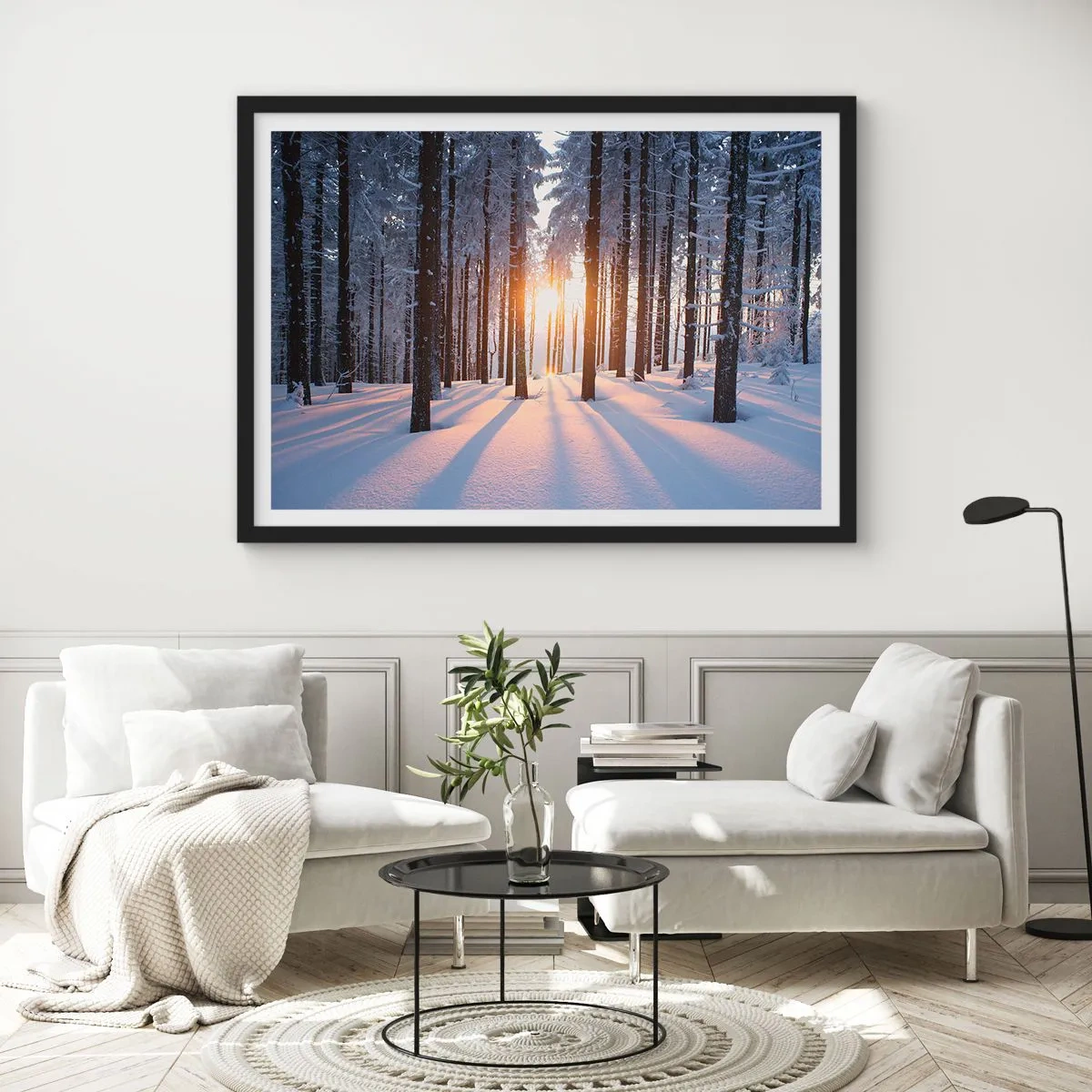 Affiche dans un cadre noir - Poster - Forêt d'hiver illuminée par les rayons du soleil - 70x50cm - Clairement en noir et blanc - Décoration murale moderne pour le salon et la chambre ARTTOR