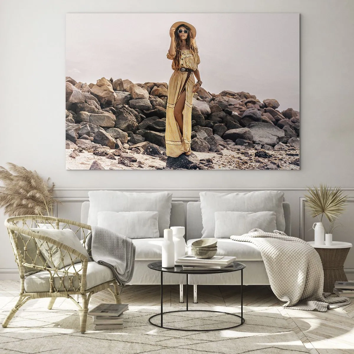 Impression sur verre - Image sur verre - Une femme dans une robe de style bohème contre un rivage rocheux - 70x50cm - La magie des pierres - Décoration murale moderne pour le salon et la chambre ARTTOR