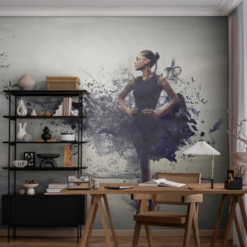 Papier Peint Photo Standard Eco - Une femme élégante dans une robe qui se dissout dans l'abstraction. - 100x70cm - Vénus africaine - Décoration murale moderne pour le salon et la chambre ARTTOR