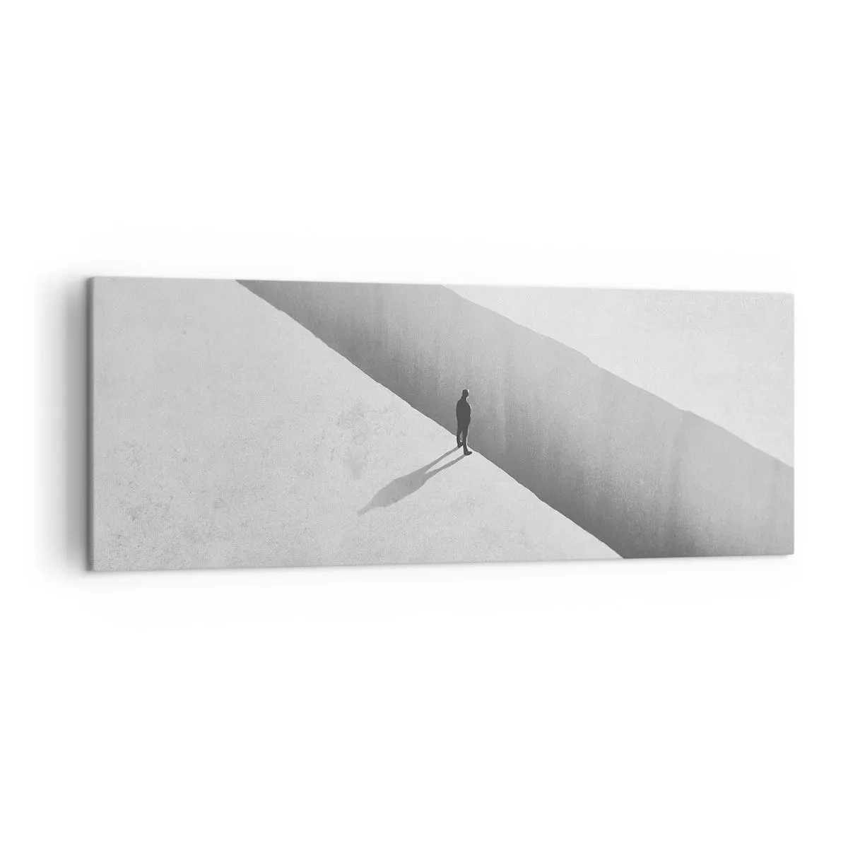 Impression sur toile - Image sur toile - Une silhouette solitaire se tient au-dessus d'un gouffre profond dans un décor monochrome. - 140x50cm - Un objectif clair - Décoration murale moderne pour le salon et la chambre ARTTOR