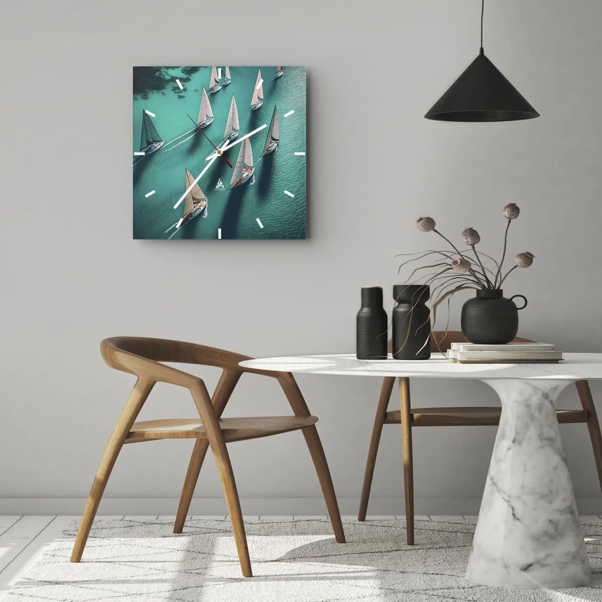 Horloge murale - Pendule murale - Yachts sur l'eau turquoise en mouvement dynamique - 30x30cm - Dans une compétition avec le vent - Décoration murale moderne pour le salon et la chambre ARTTOR