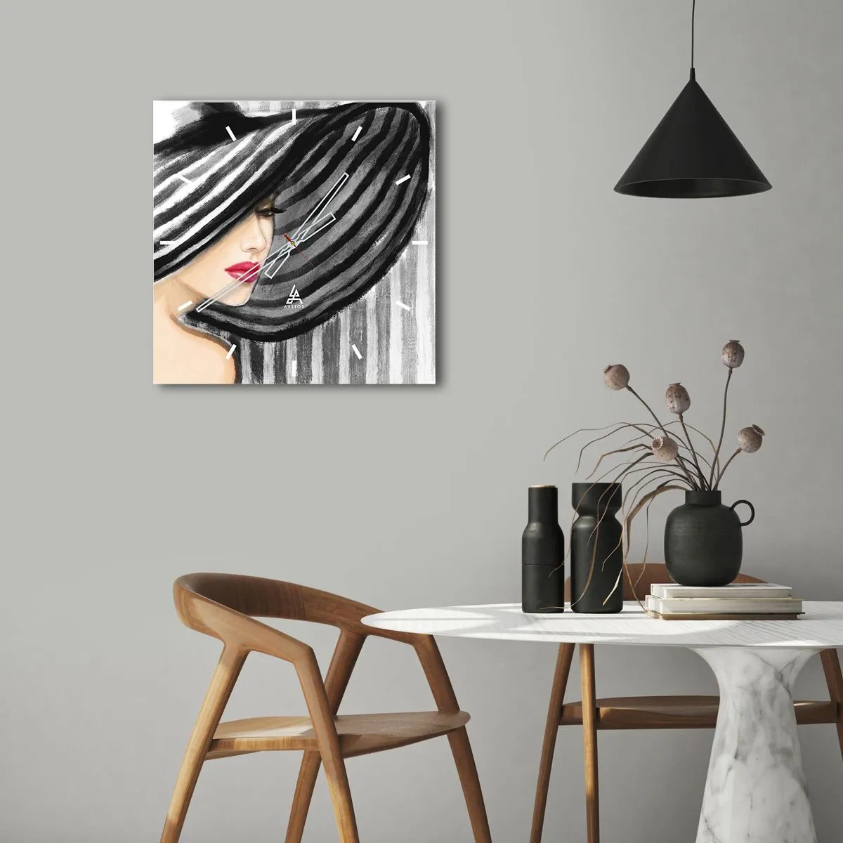 Horloge murale - Pendule murale - Femme portant un chapeau noir et blanc avec une touche rouge - 30x30cm - Où te chercher ? - Décoration murale moderne pour le salon et la chambre ARTTOR