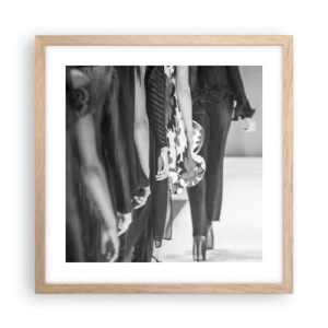 Affiche dans un chêne clair - Poster - Un défilé stylé - 40x40 cm